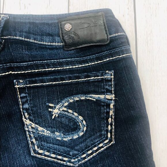 Silver Suki Bermuda Jeans Size 27 - Picture 7 of 8